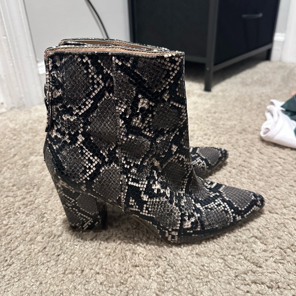 Steve Madden Black and Gray Snakeskin Ankle Boots